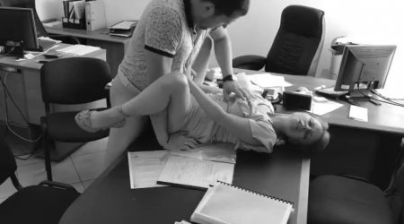 реальный секс начальника со своей подчиненной на работе снятый на скрытую камеру