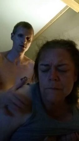 Зять ебет зрелую тещу снимая личное хоум видео