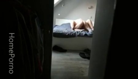 Пришел к жене своего друга и выебал ее перед скрытой камерой