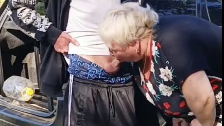 Тайное видео секс с тещей она делает минет и дрочит чтобы зять быстрее кончил